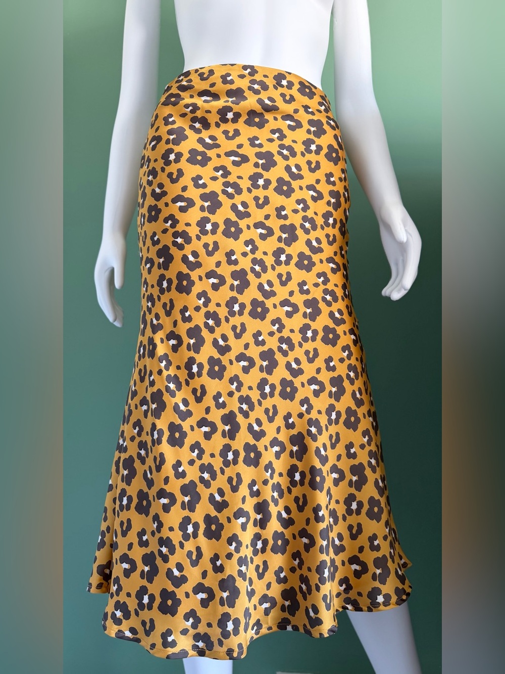 4SI3NNA Urban Outfitters Quinn Lined Lepoard Print Satin Midi Skirt